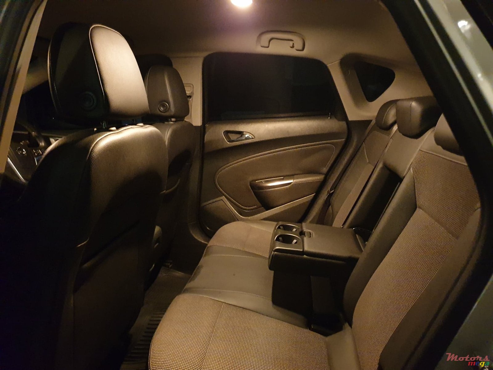 2012' Opel Astra 1.4 Turbo photo #4