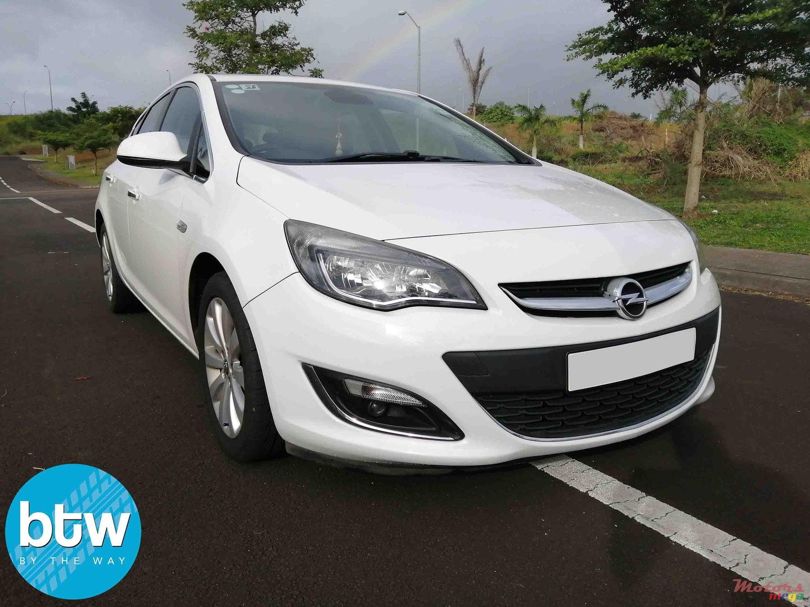 2014' Opel Astra photo #1