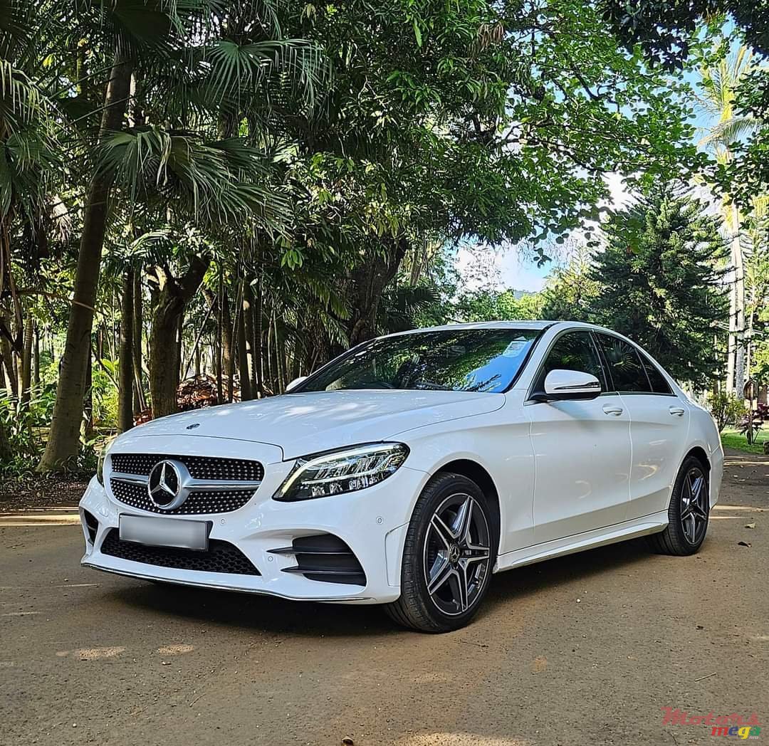 2019' Mercedes-Benz C 200 EQ BOOST photo #1