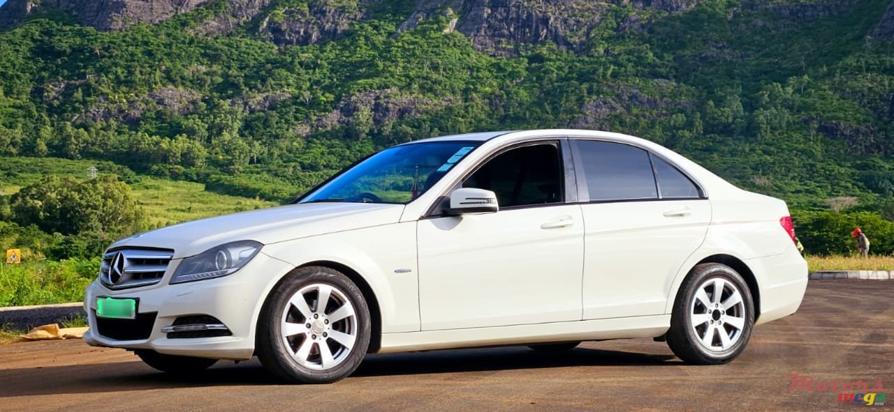 2011' Mercedes-Benz C 180 photo #2