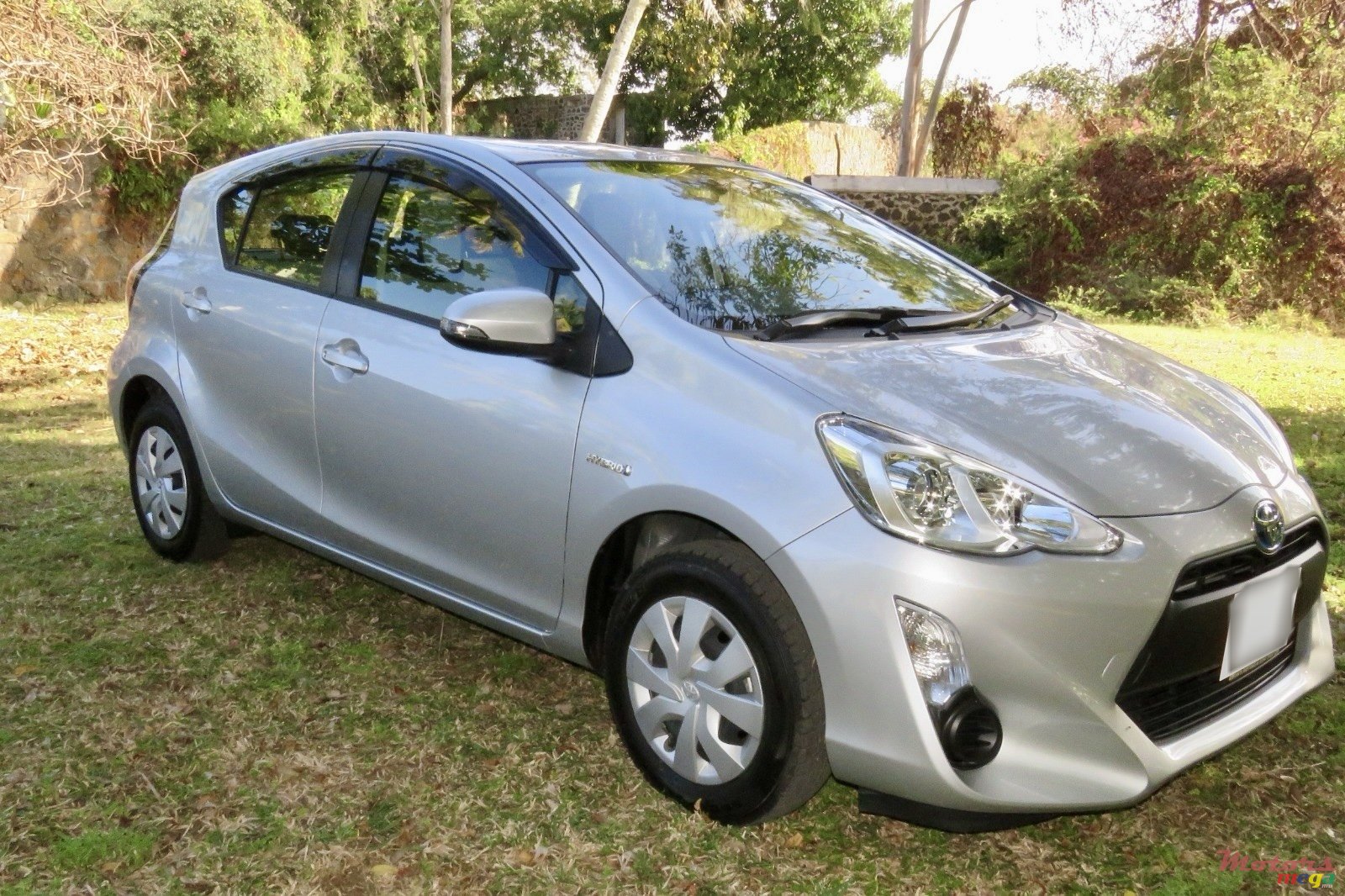 2016' Toyota Aqua photo #6