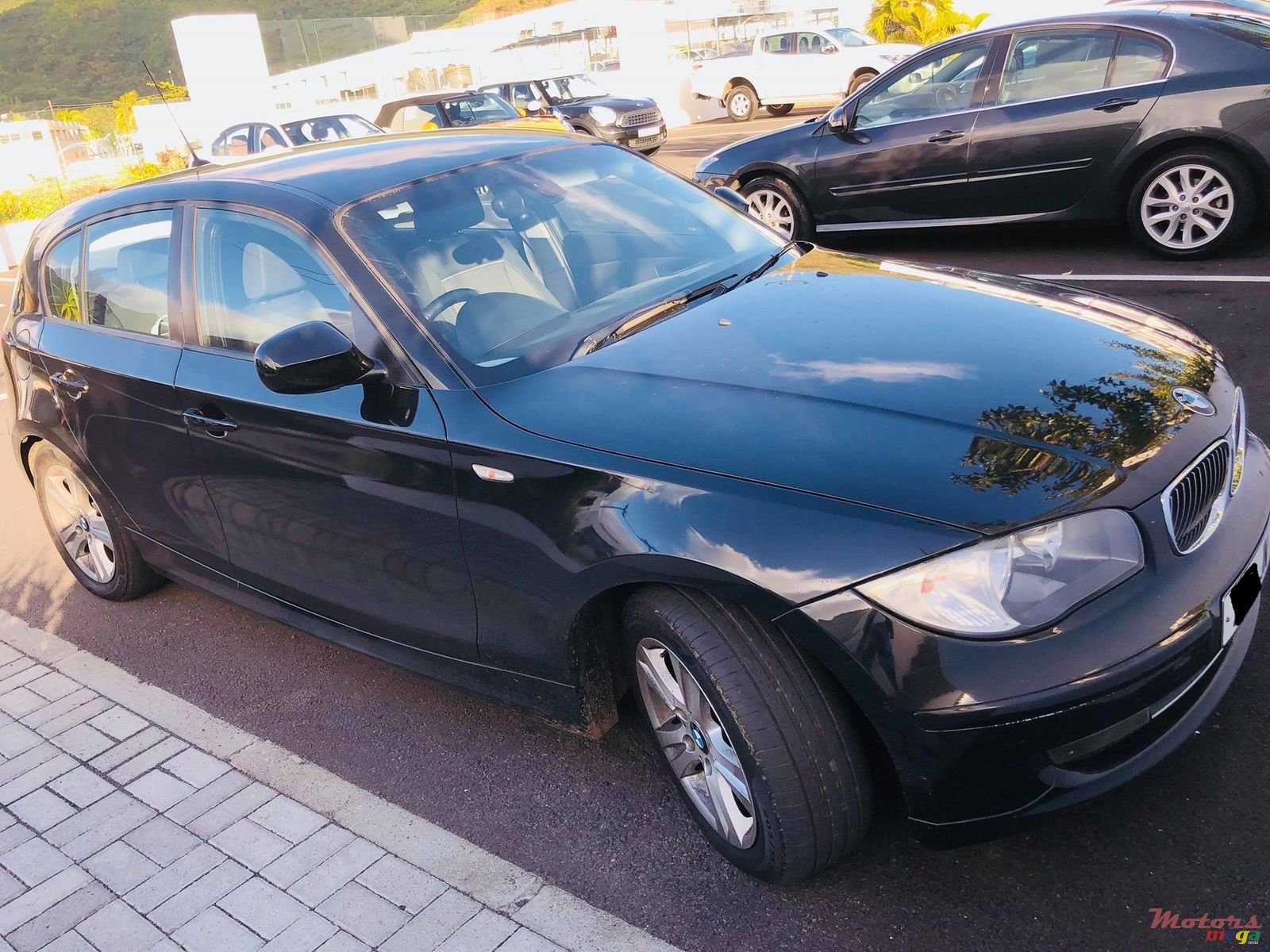 2011' BMW 1 Series photo #1