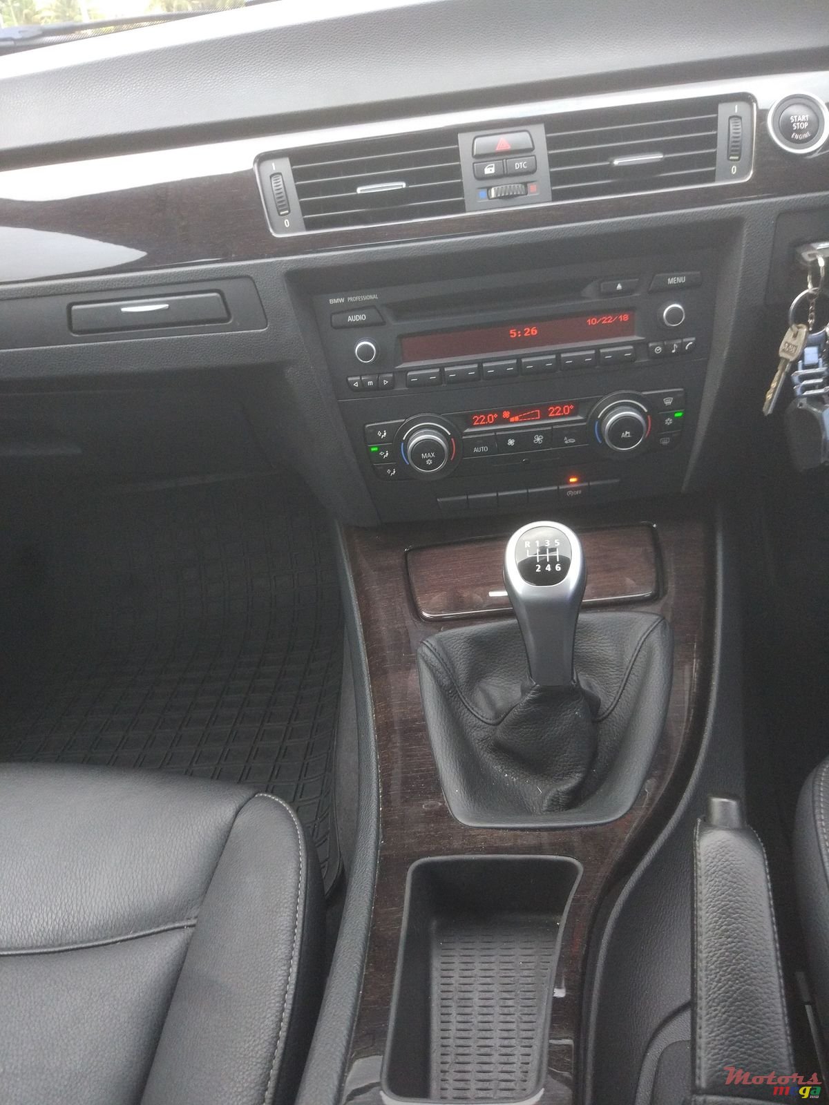 2010' BMW 3 Series photo #3