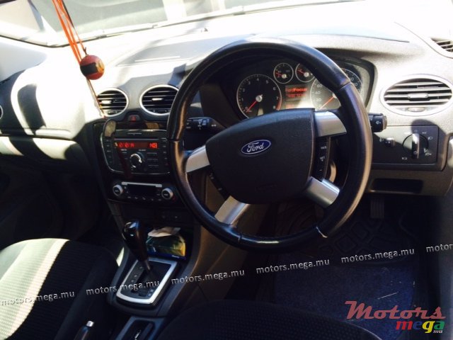 2009' Ford Focus ghia photo #7