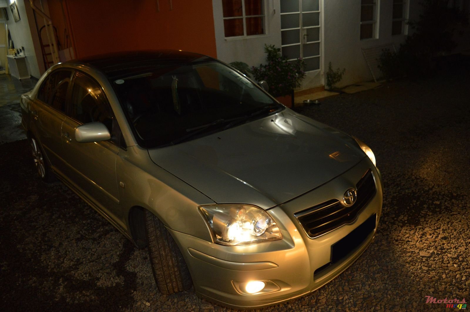 2005' Toyota Avensis photo #4