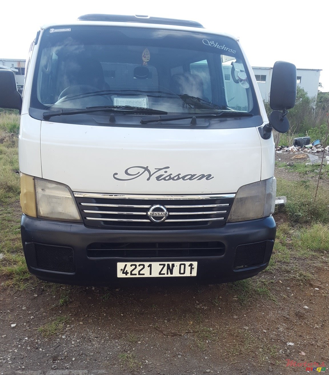 2001' Nissan E25  Goods vehicle photo #1