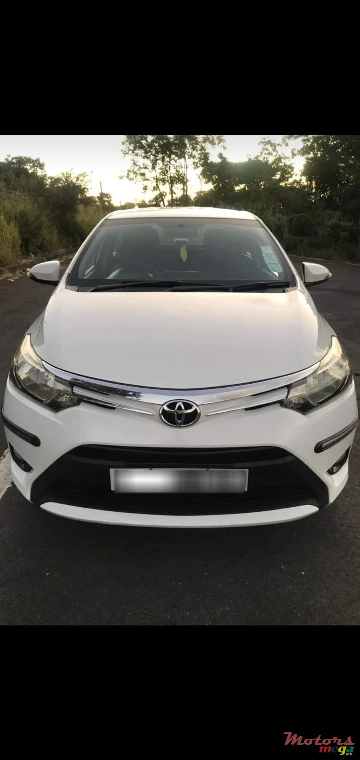 2014' Toyota Yaris photo #1