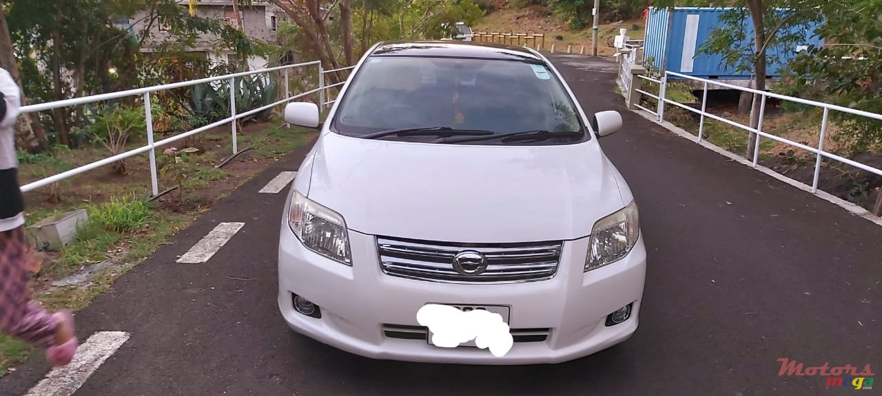 2007' Toyota Axio photo #2