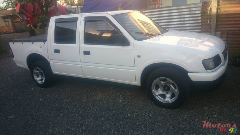 2002' Isuzu FRR photo #1