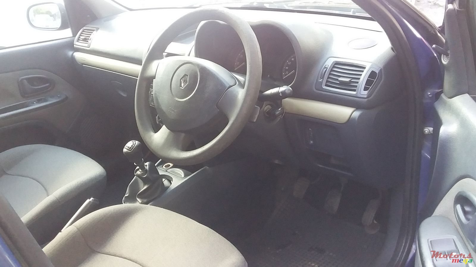 2005' Renault Clio photo #3