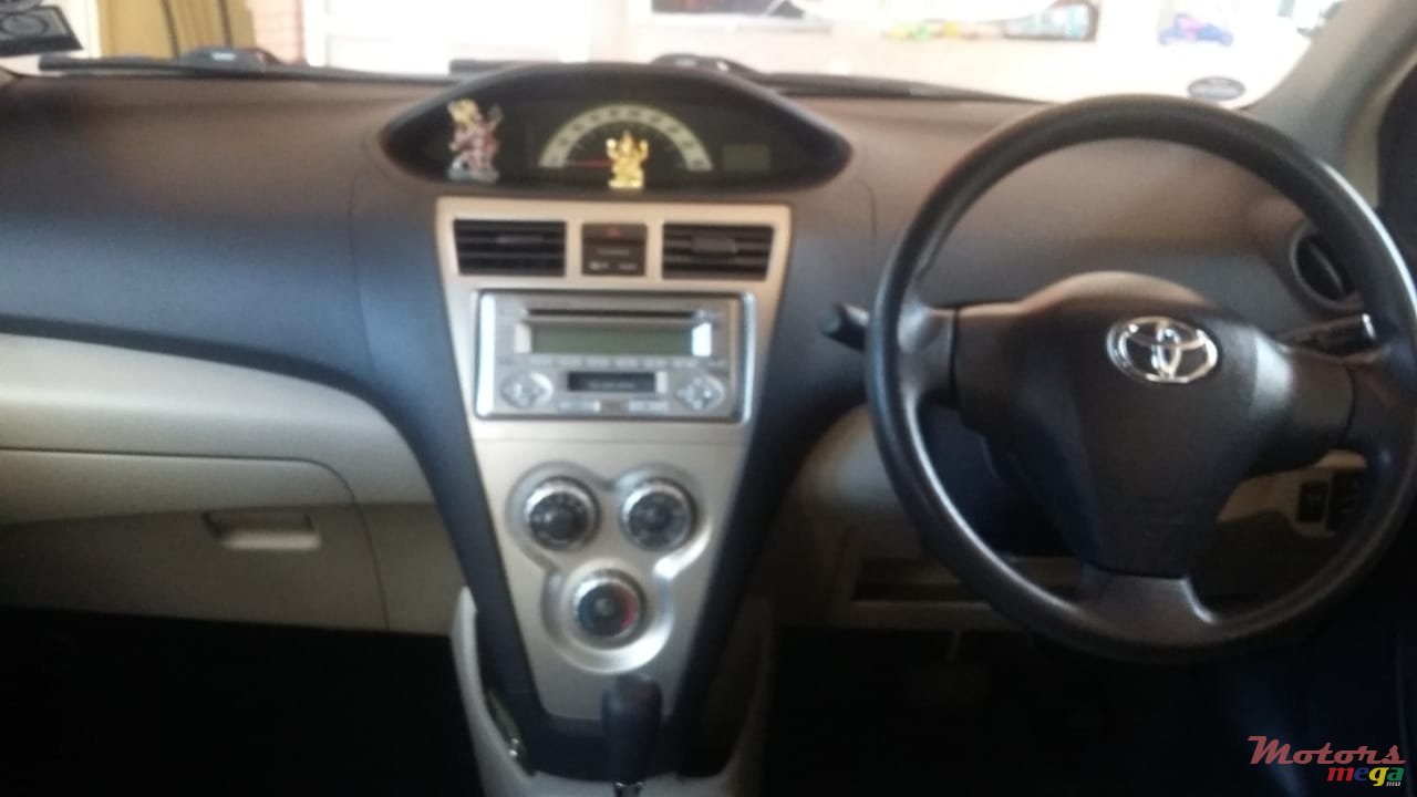 2006' Toyota Yaris photo #4