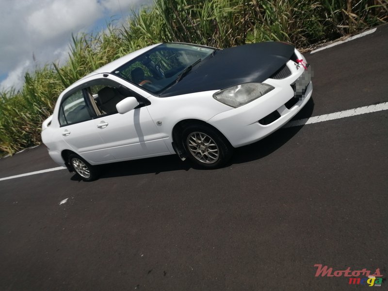 2004' Mitsubishi Lancer photo #1