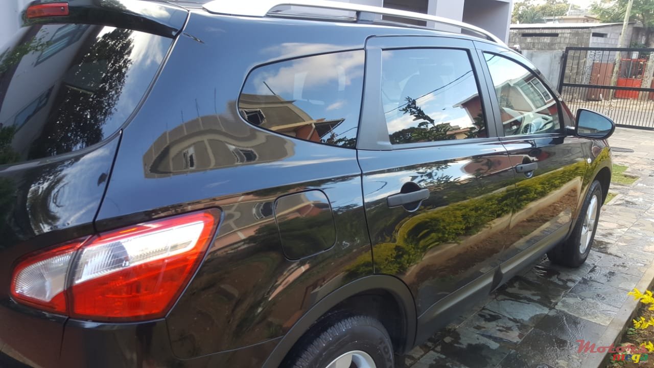 2010' Nissan Qashqai+2 photo #2