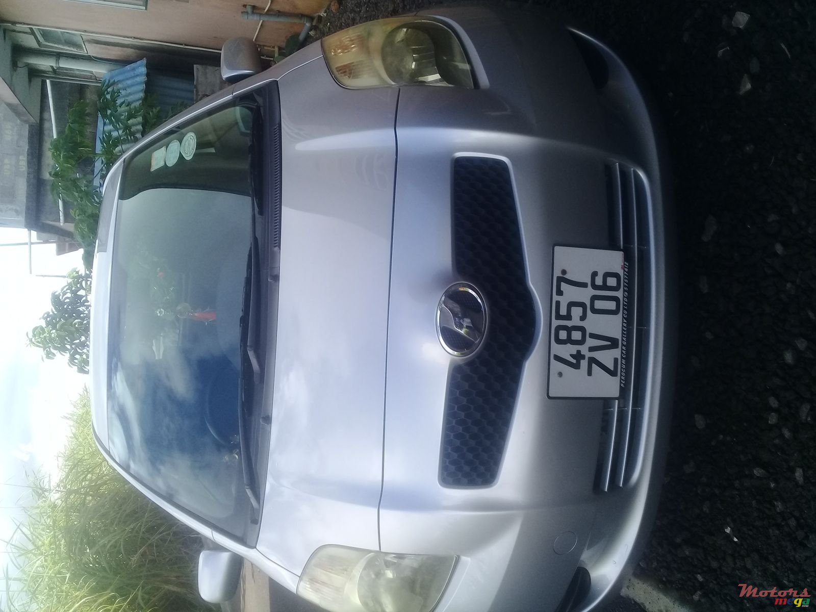 2006' Toyota Vitz photo #4