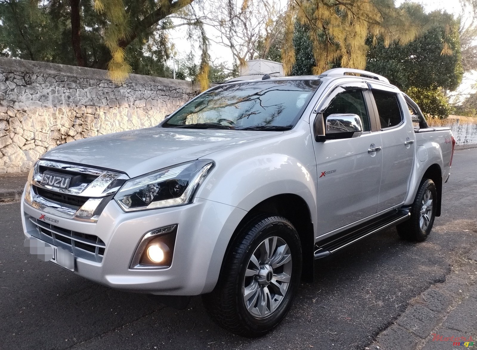 2017' Isuzu photo #1