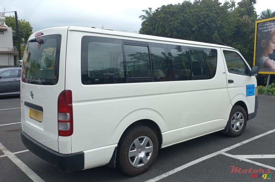 2008' Toyota HiAce photo #3
