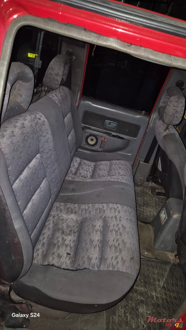 2000' Isuzu KB Series photo #7