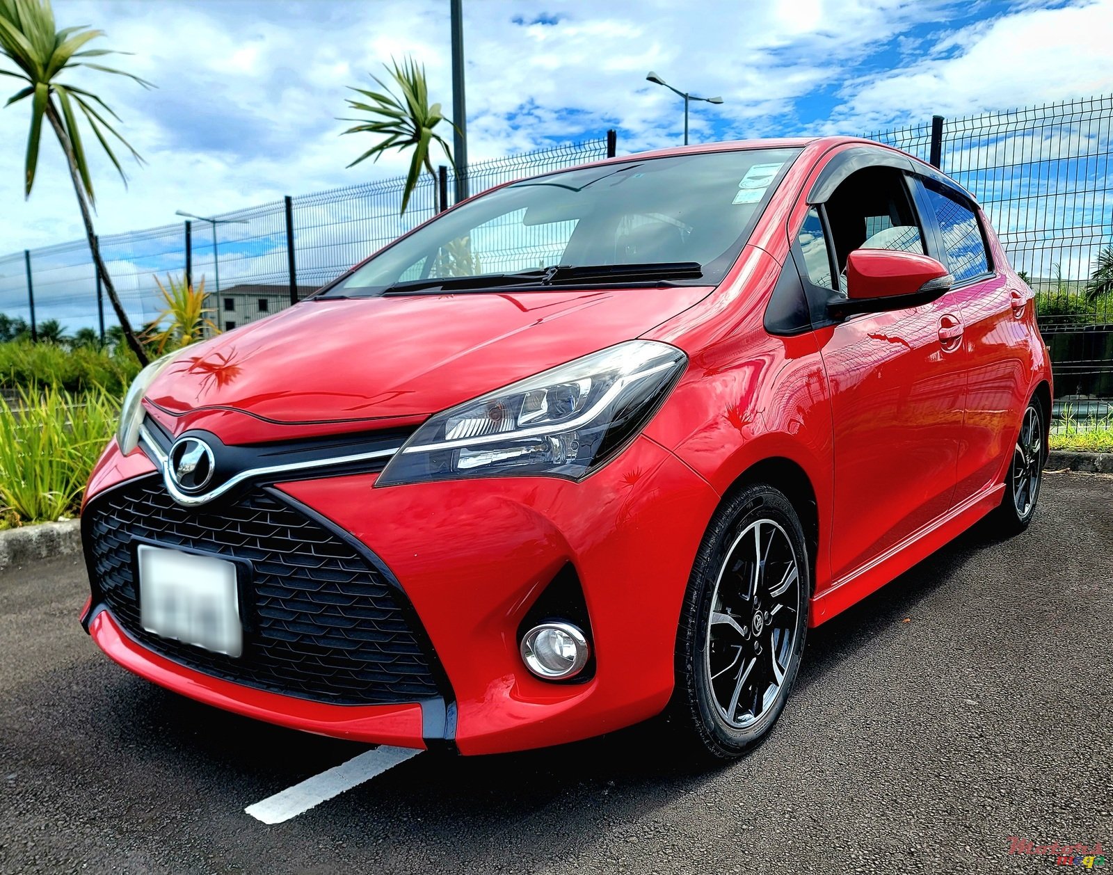 2016' Toyota Vitz RS photo #2