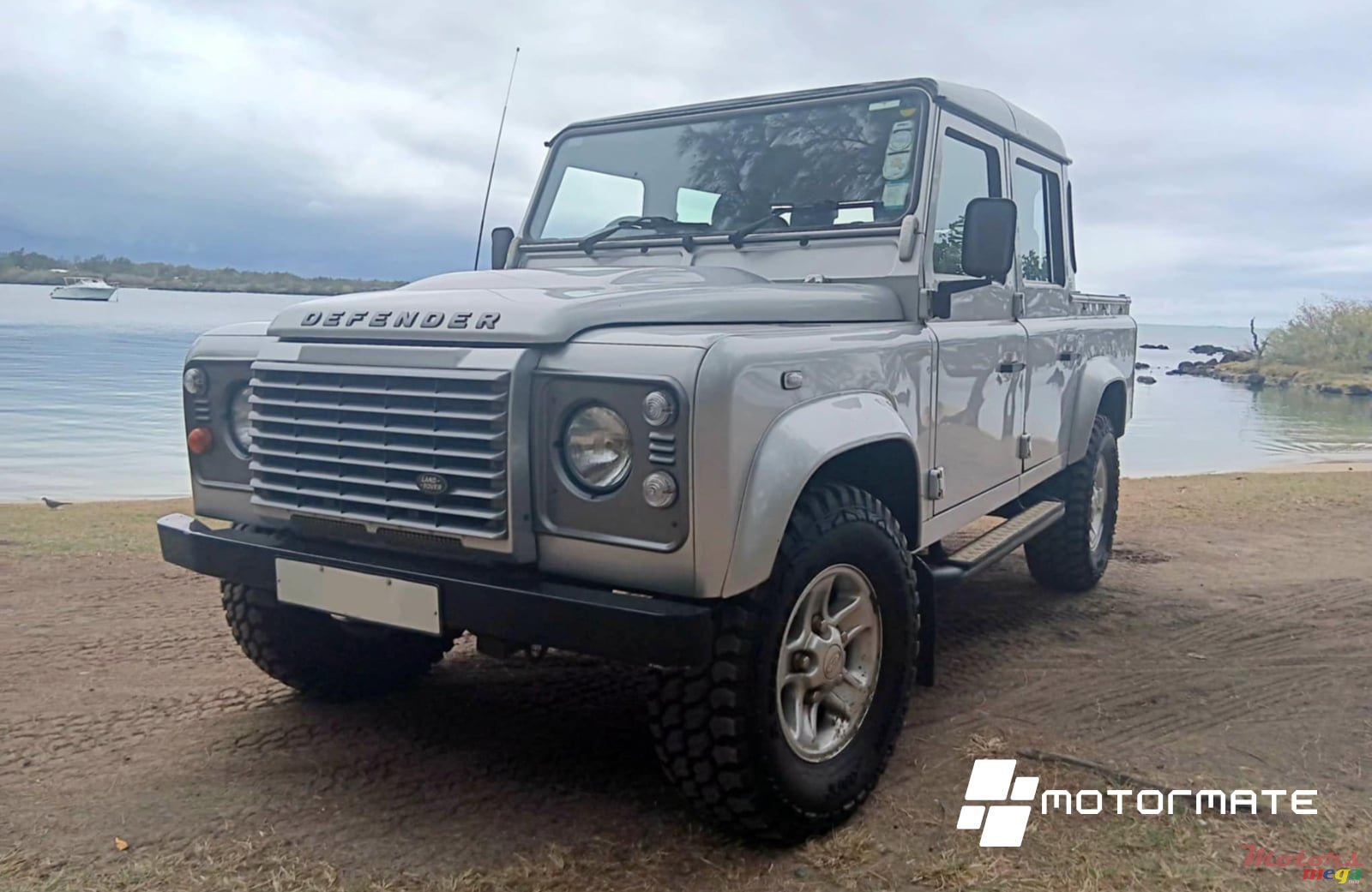 2015' Land Rover Defender 110 photo #2