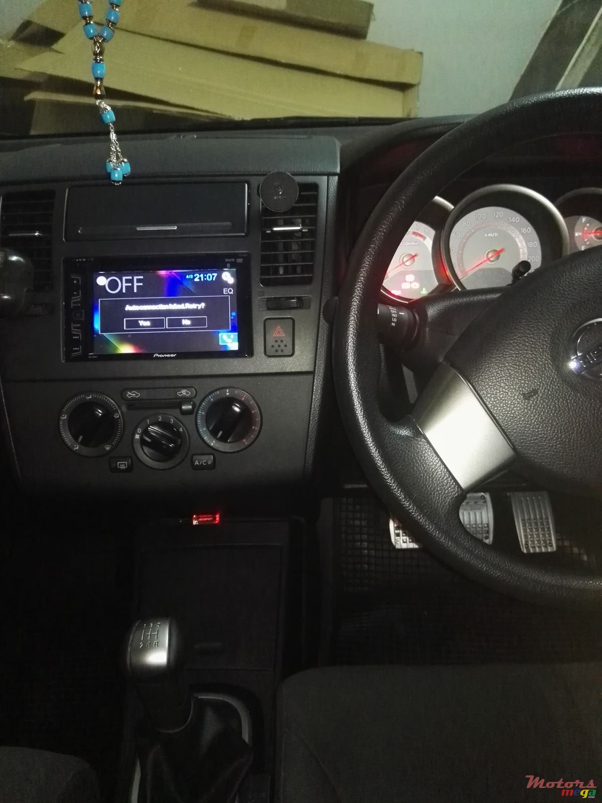 2009' Nissan Tiida photo #1