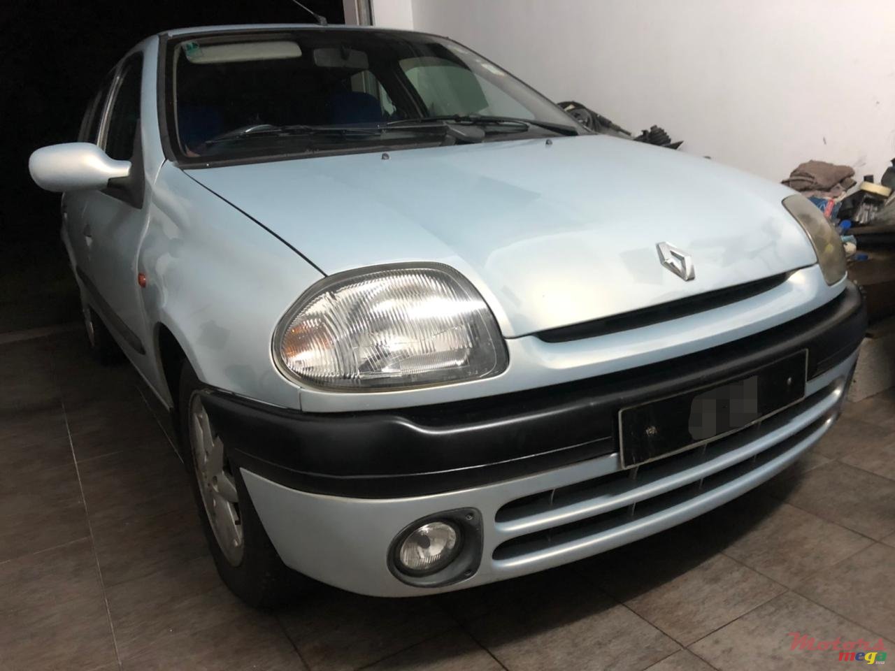 2002' Renault Clio photo #1