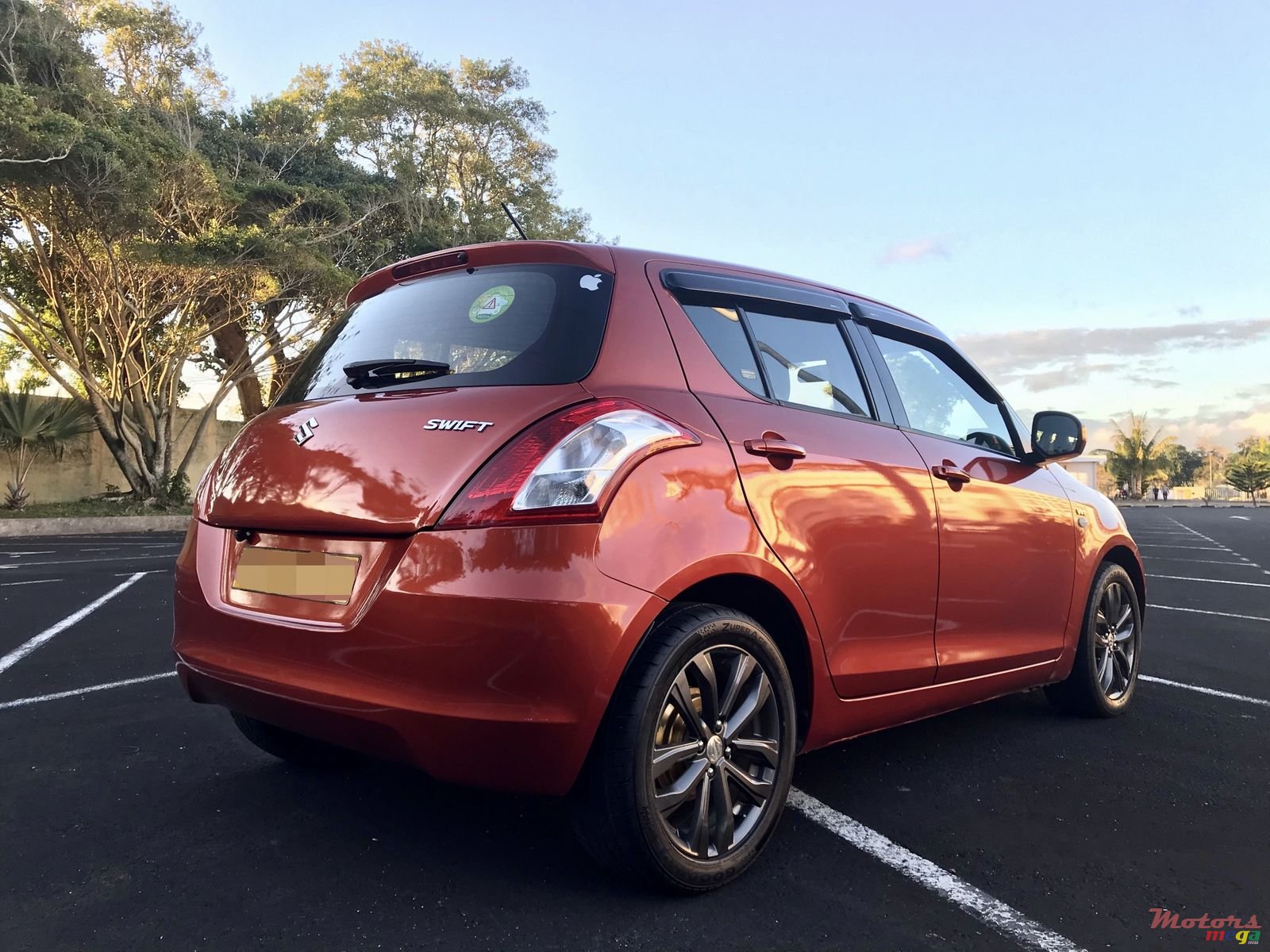2015' Suzuki Swift photo #5