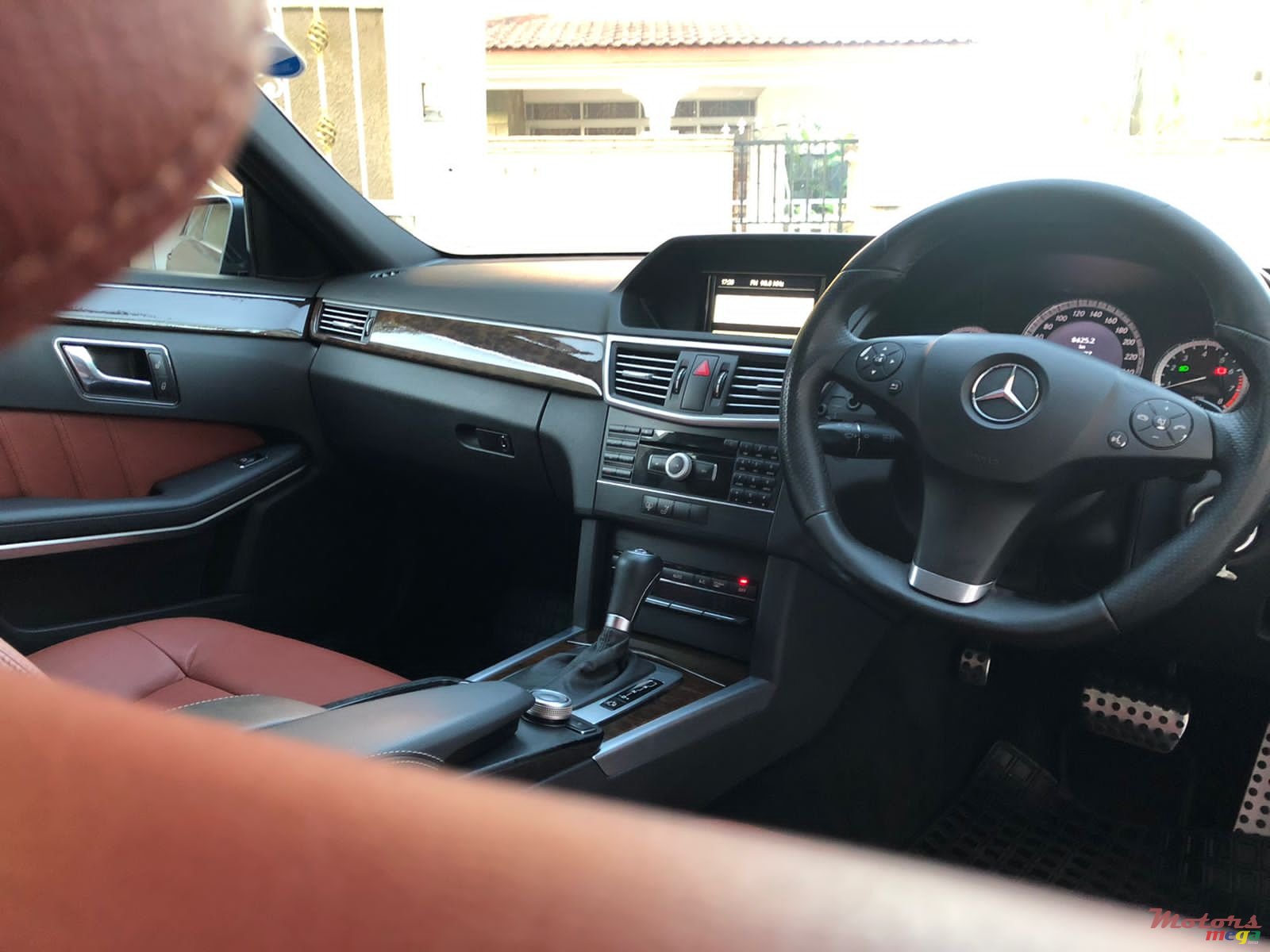 2011' Mercedes-Benz E250 AMG PACK photo #5