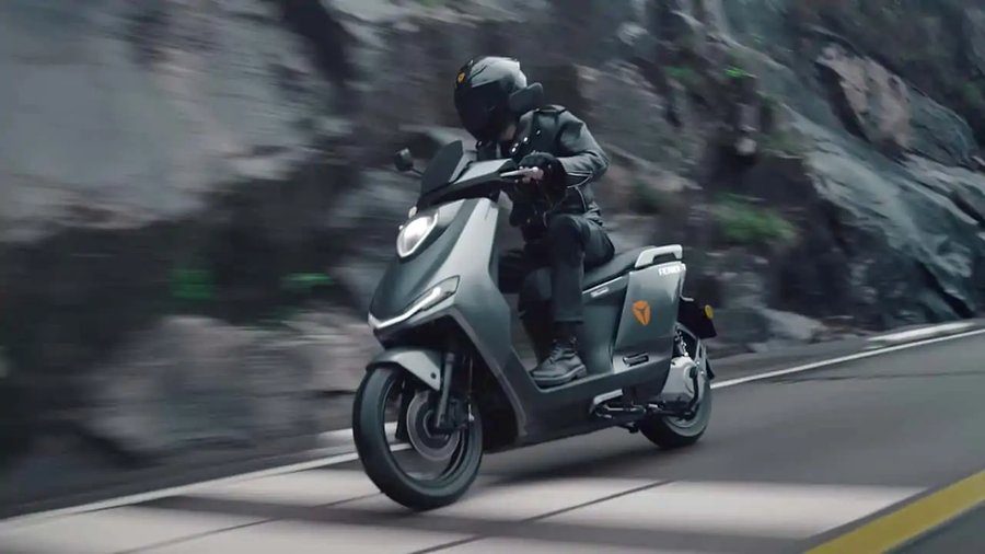 Indonesia Wants People To Buy EV Motorcycles So Bad It’s Literally Offering Them Cash
