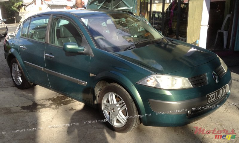 2004' Renault Megane photo #1