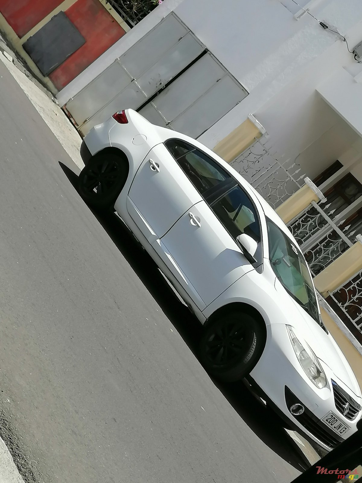 2013' Renault Fluence photo #1