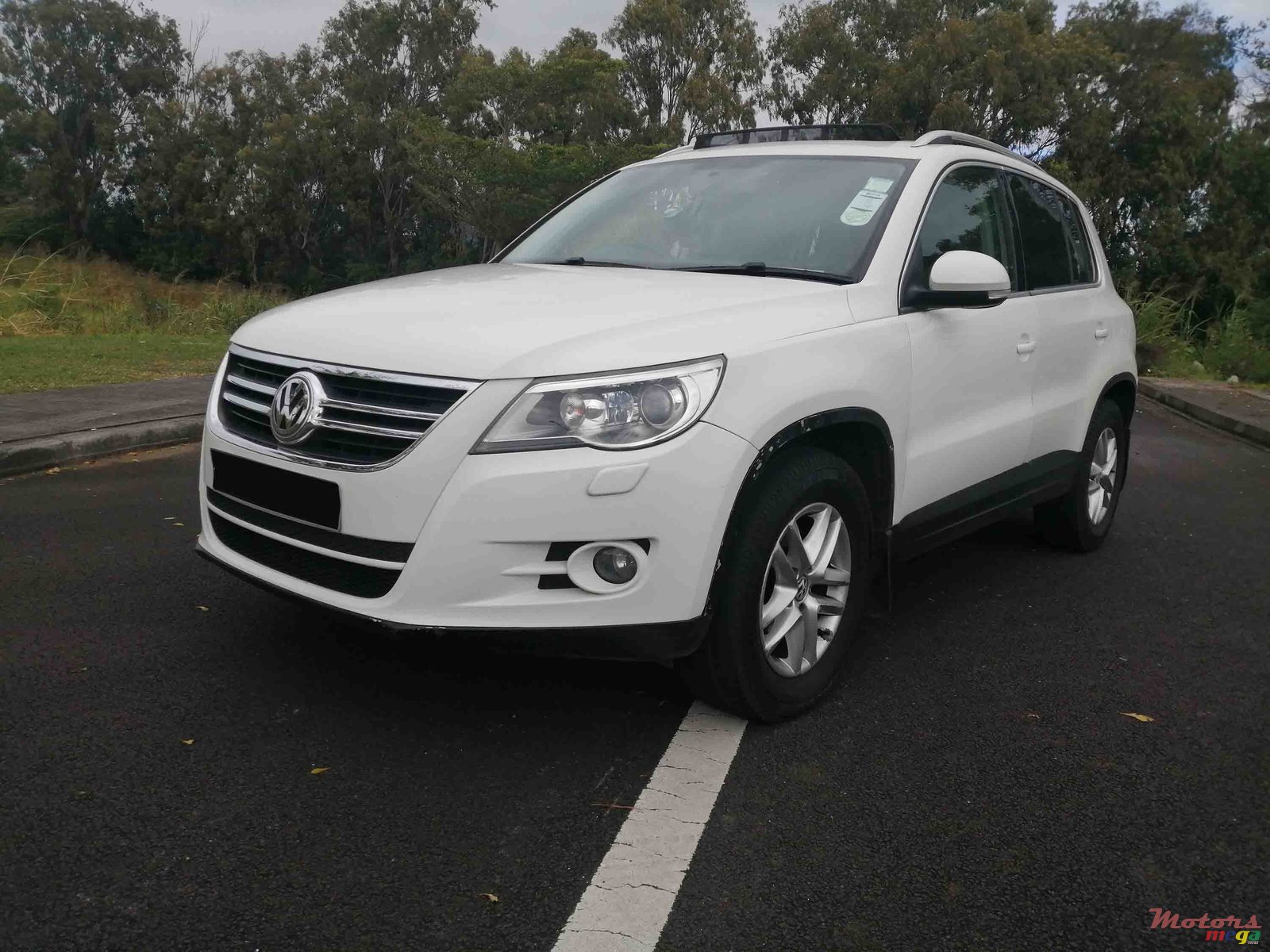 2008' Volkswagen Tiguan photo #1