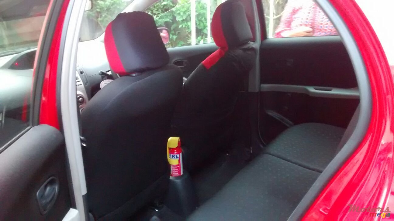 2007' Toyota Yaris photo #4