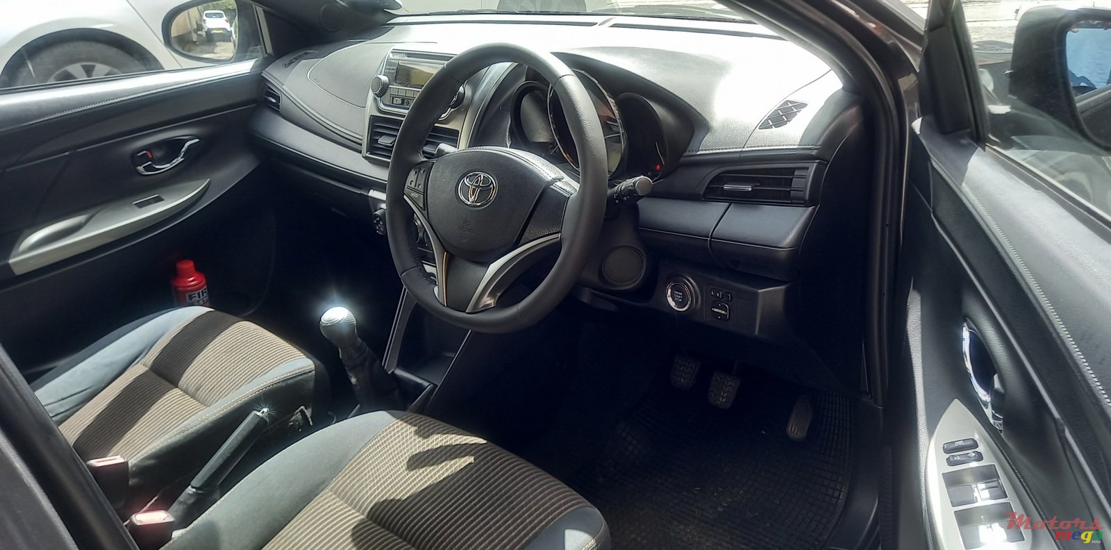 2014' Toyota Yaris photo #5