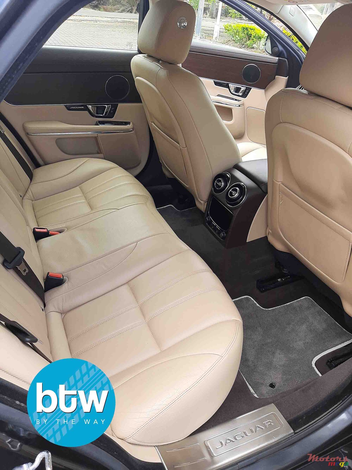 2015' Jaguar XJ photo #4