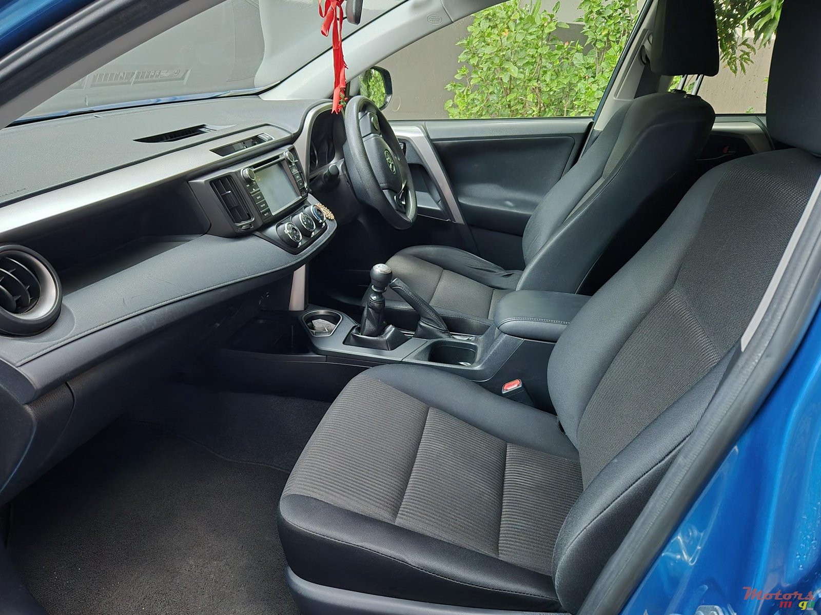 2016' Toyota RAV4 photo #3