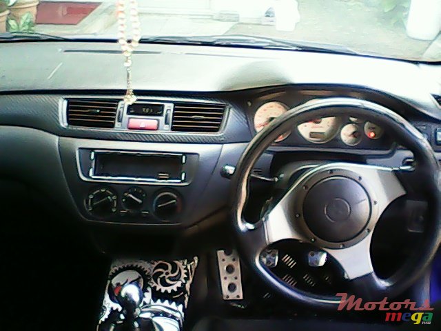 2003' Mitsubishi Lancer Evolution photo #5