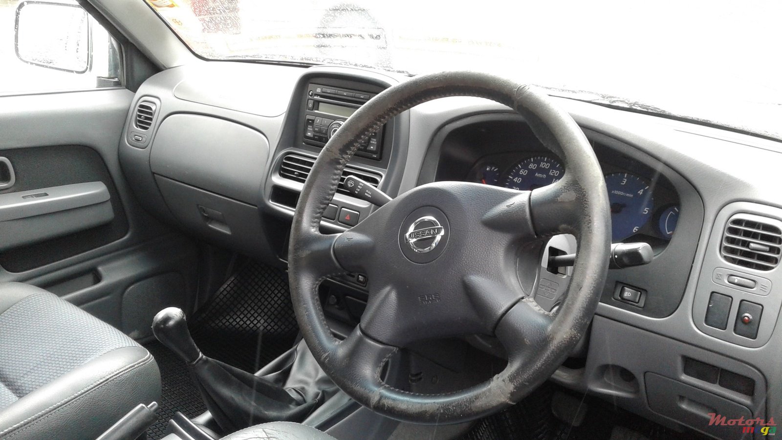 2010' Nissan 4x2 photo #3