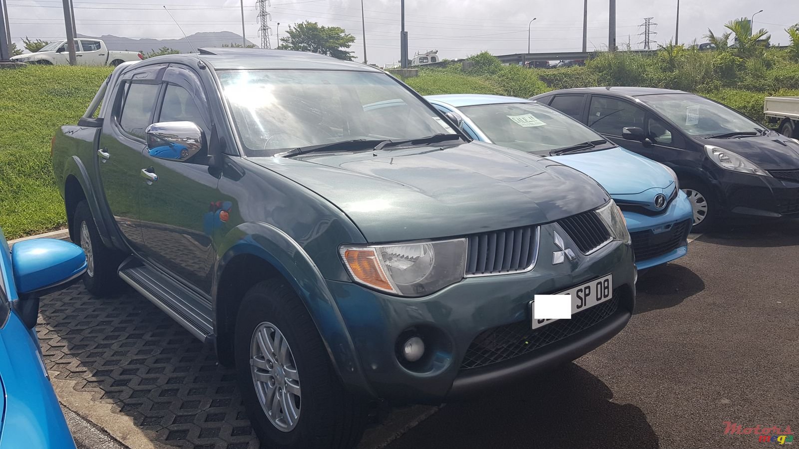 2008' Mitsubishi Santamo Sportero photo #2