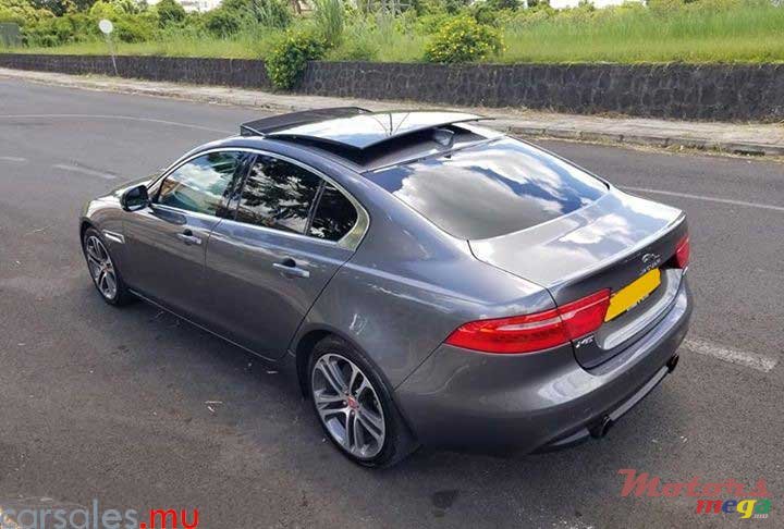 2017' Jaguar XE 2.0 photo #2