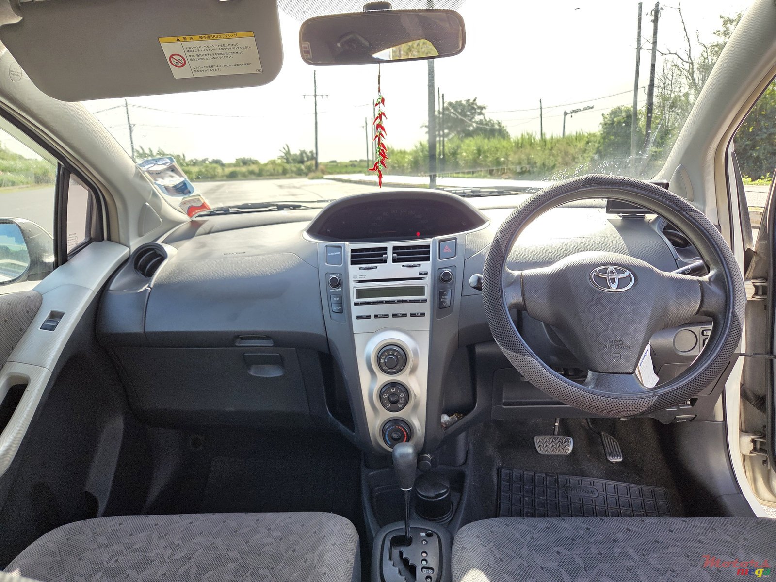 2008' Toyota Vitz photo #7