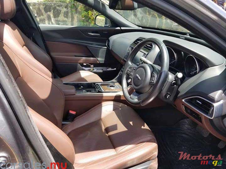 2017' Jaguar XE 2.0 photo #5