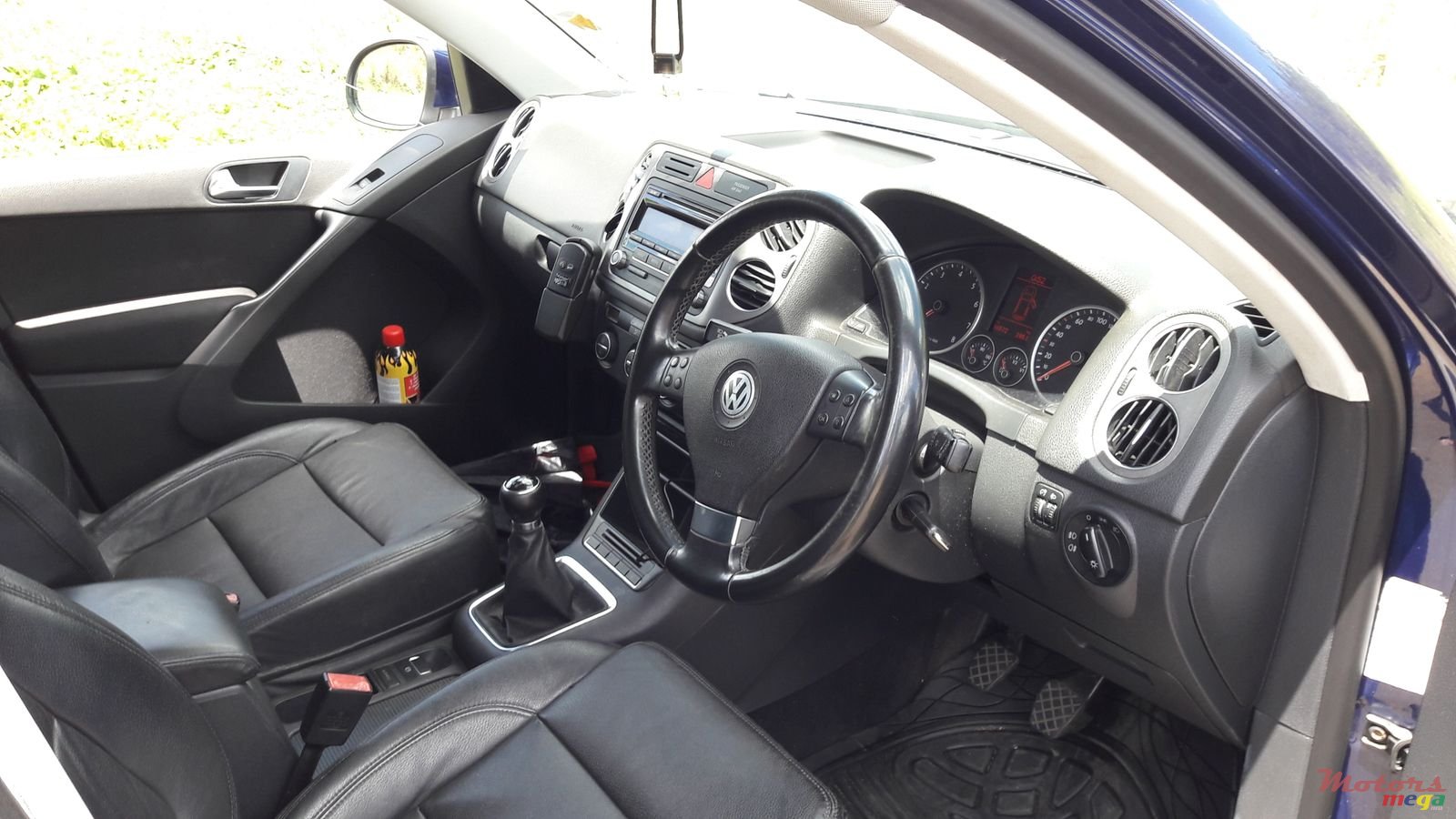 2011' Volkswagen Tiguan photo #5