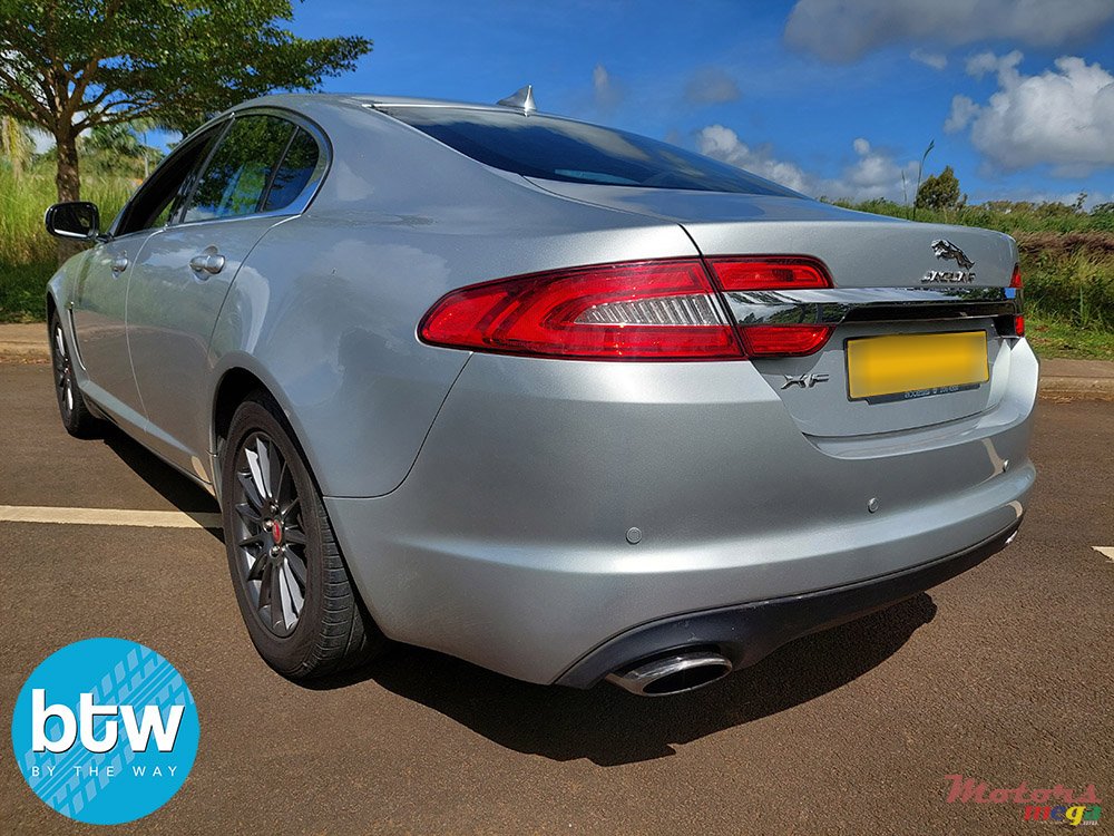 2015' Jaguar XF photo #3