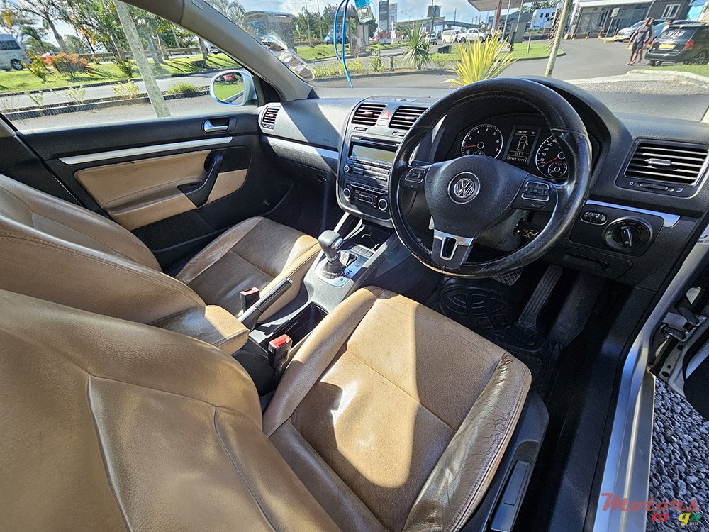 2011' Volkswagen Jetta photo #5