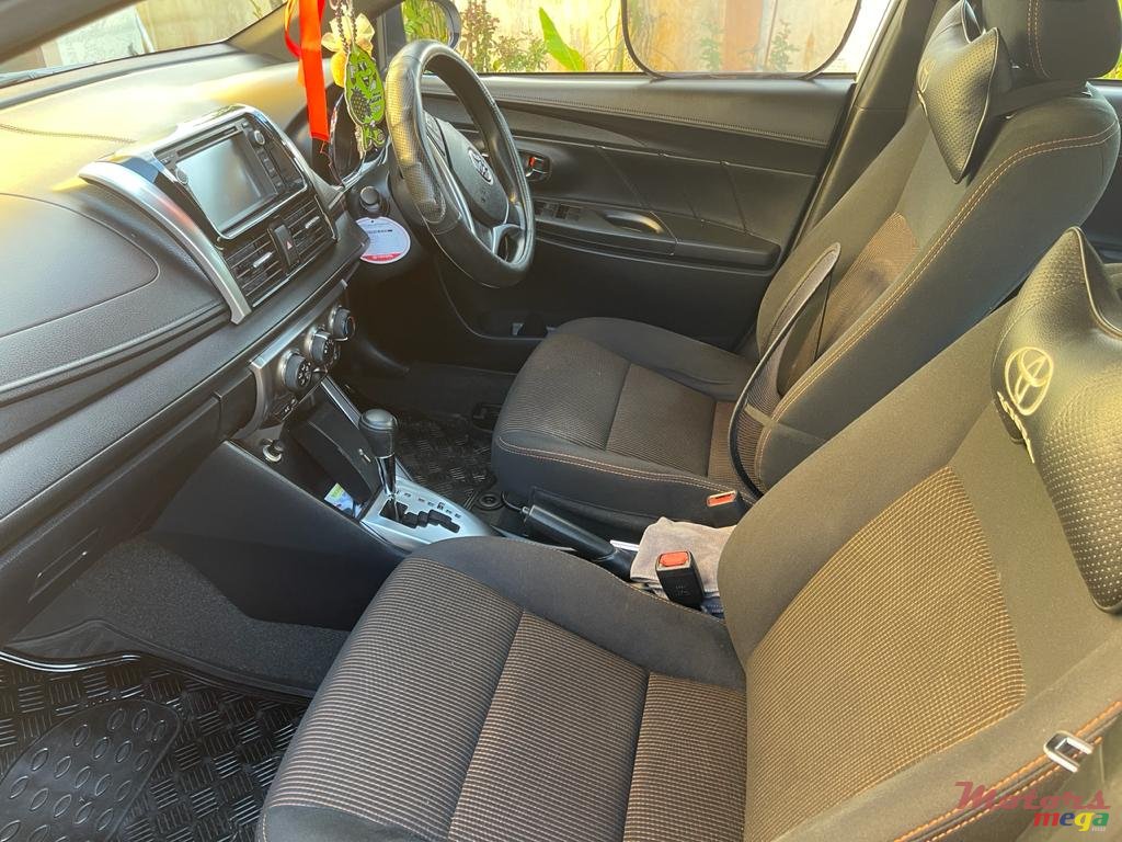 2016' Toyota Yaris photo #4