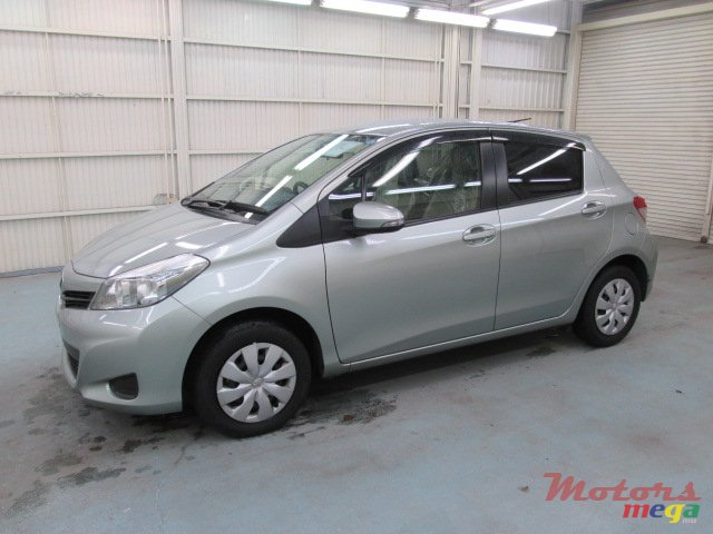 2012' Toyota Vitz F photo #1