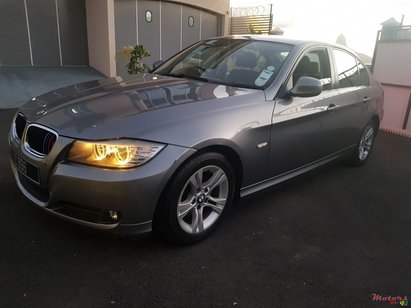 2009' BMW 318 automatic photo #4