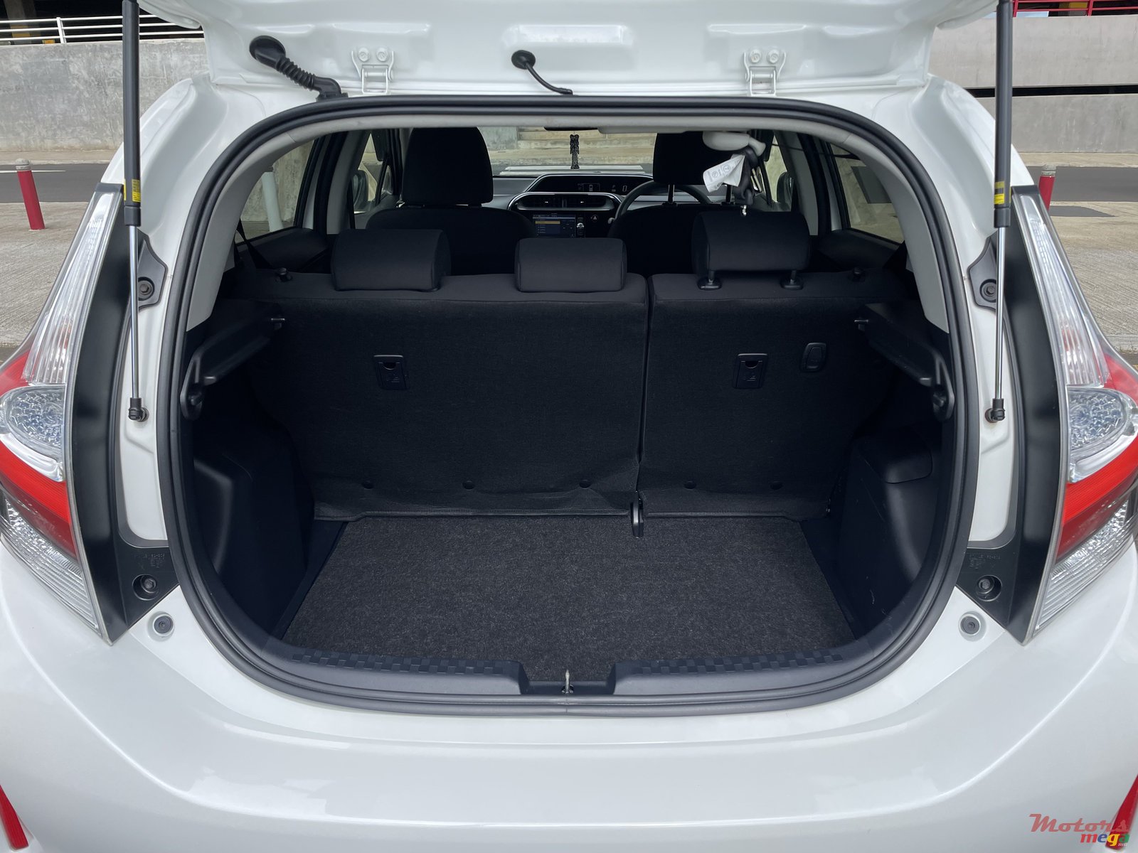 2017' Toyota Aqua photo #7