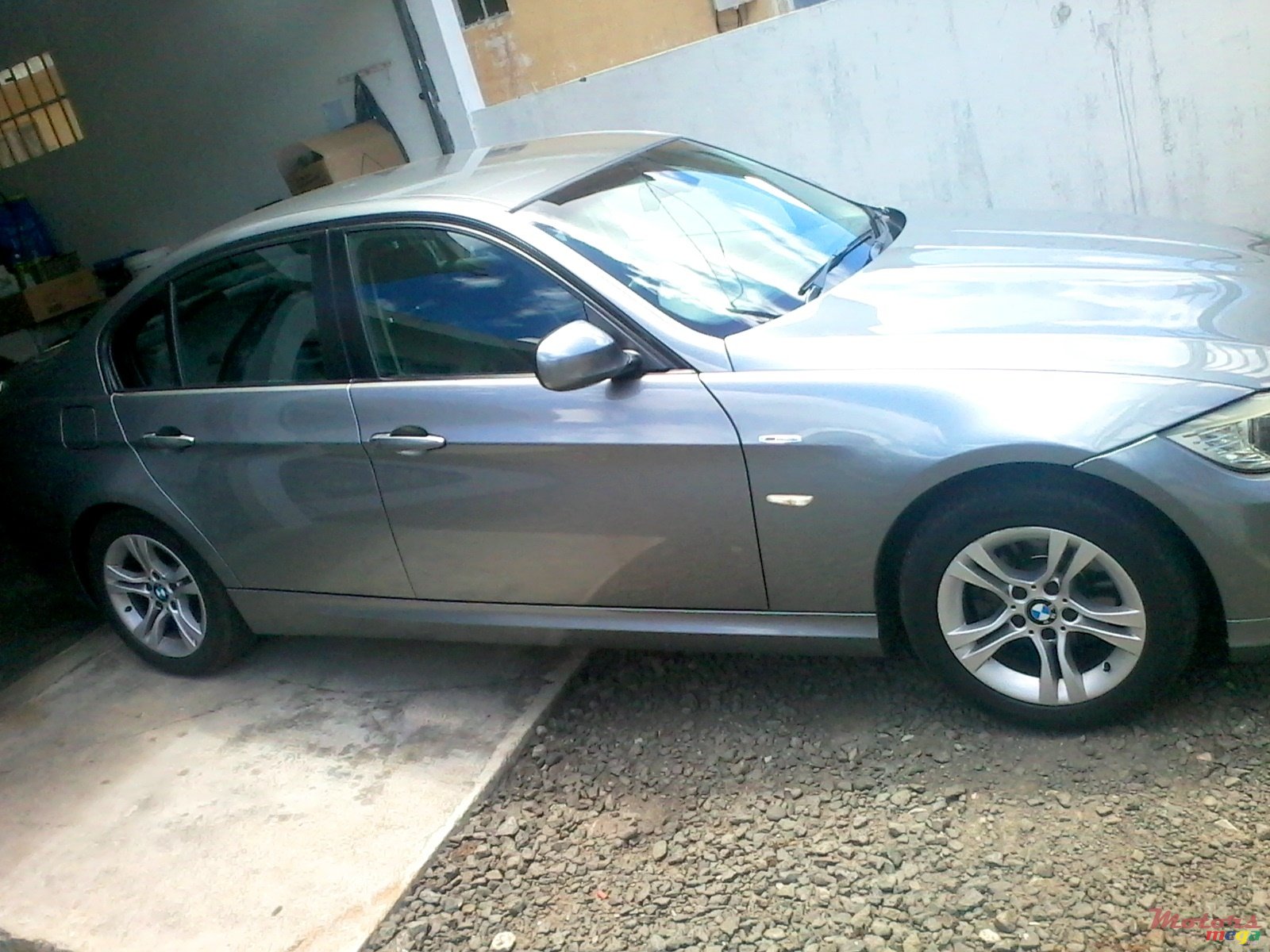 2010' BMW 320 photo #2