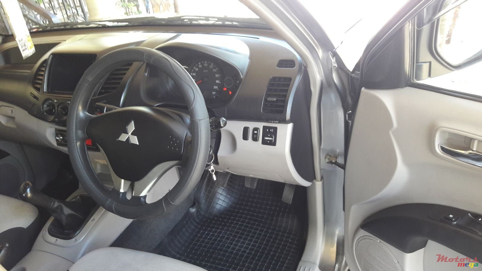 2014' Mitsubishi photo #6
